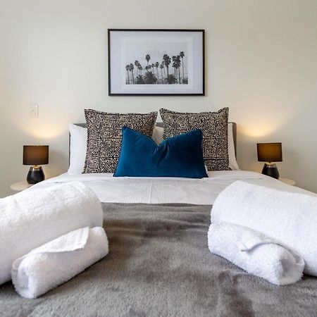 Upper Riccarton Dream - 2 Bed 2 Bath W/Carpark Apartment ไครสต์เชิร์ช ภายนอก รูปภาพ