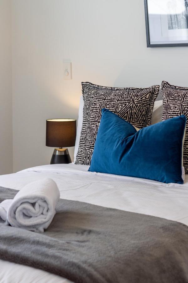 Upper Riccarton Dream - 2 Bed 2 Bath W/Carpark Apartment ไครสต์เชิร์ช ภายนอก รูปภาพ