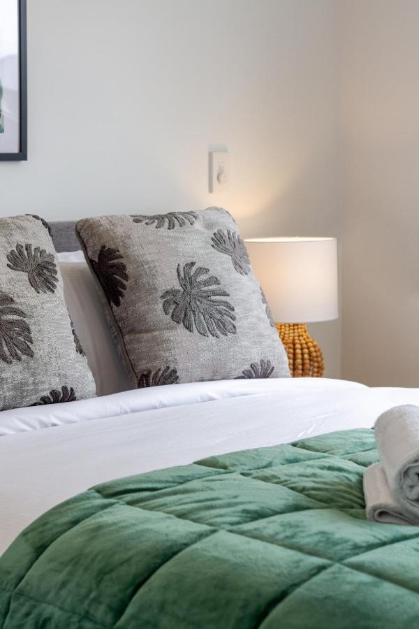 Upper Riccarton Dream - 2 Bed 2 Bath W/Carpark Apartment ไครสต์เชิร์ช ภายนอก รูปภาพ