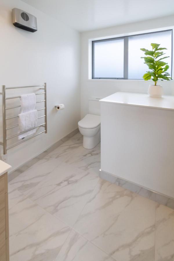 Upper Riccarton Dream - 2 Bed 2 Bath W/Carpark Apartment ไครสต์เชิร์ช ภายนอก รูปภาพ