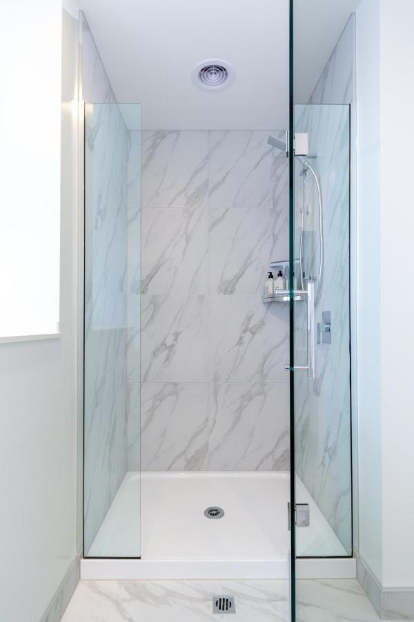 Upper Riccarton Dream - 2 Bed 2 Bath W/Carpark Apartment ไครสต์เชิร์ช ภายนอก รูปภาพ