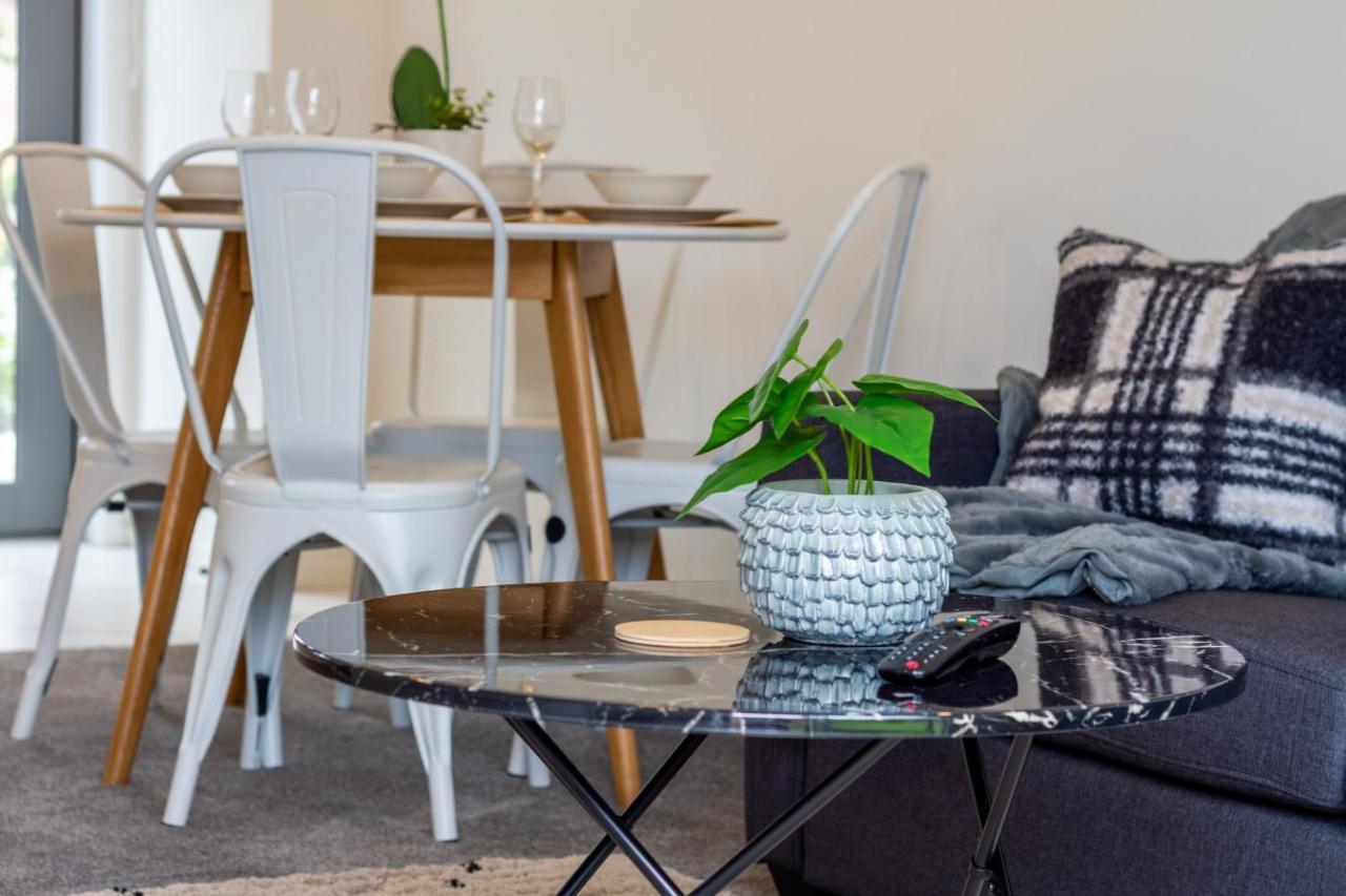 Upper Riccarton Dream - 2 Bed 2 Bath W/Carpark Apartment ไครสต์เชิร์ช ภายนอก รูปภาพ