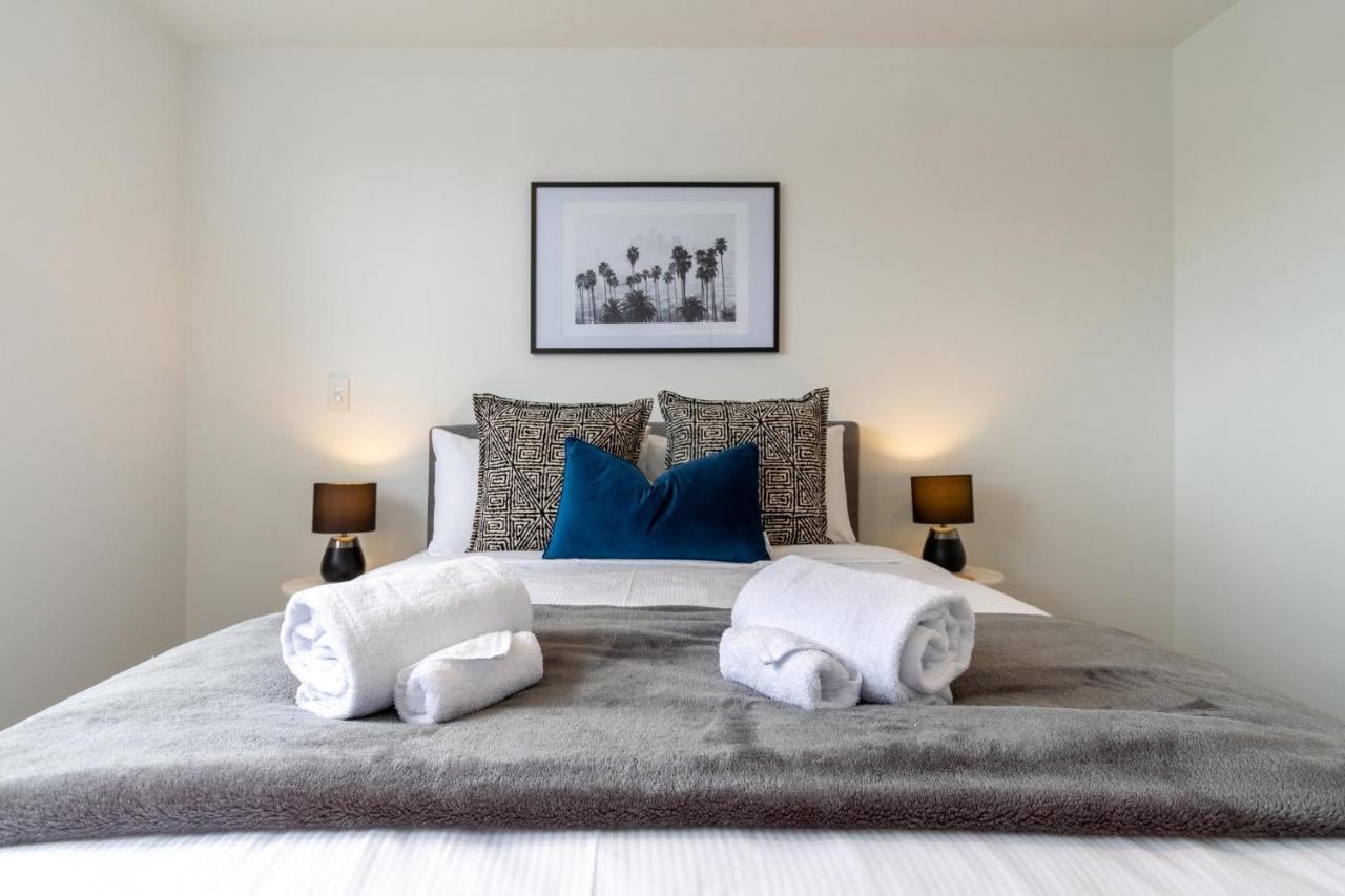 Upper Riccarton Dream - 2 Bed 2 Bath W/Carpark Apartment ไครสต์เชิร์ช ภายนอก รูปภาพ