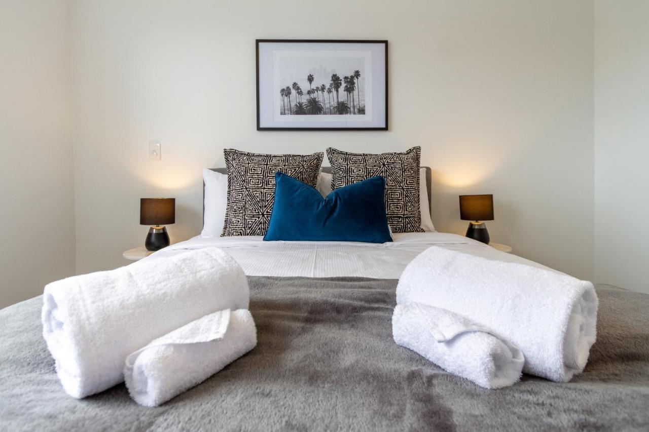 Upper Riccarton Dream - 2 Bed 2 Bath W/Carpark Apartment ไครสต์เชิร์ช ภายนอก รูปภาพ